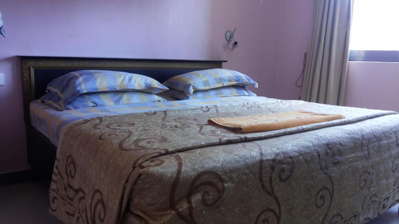 Palema Crown Hotel Gulu ภายนอก รูปภาพ
