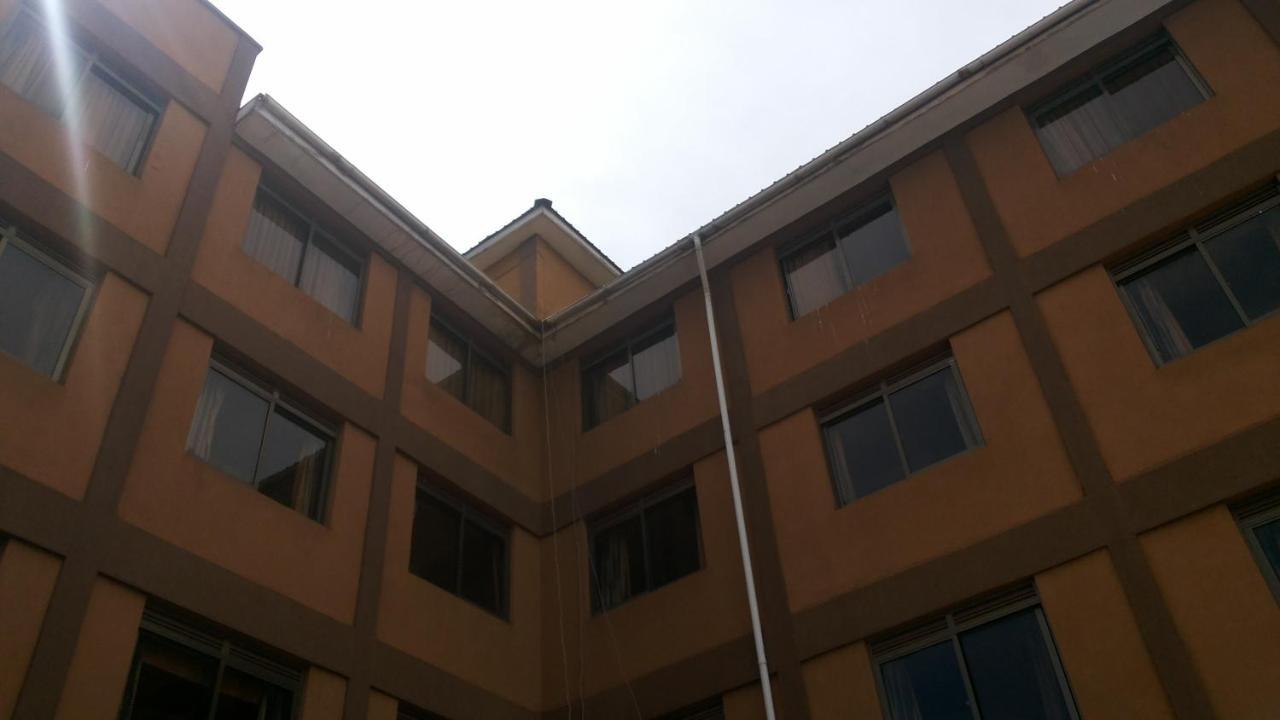 Palema Crown Hotel Gulu ภายนอก รูปภาพ