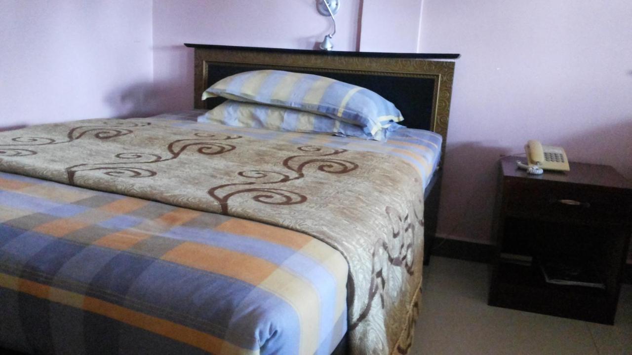 Palema Crown Hotel Gulu ภายนอก รูปภาพ